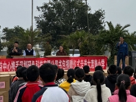 小小书包装载希望,暖暖温情飘满傣乡